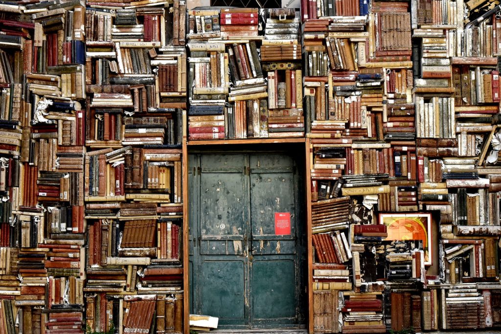 immagine stock di muro di libri